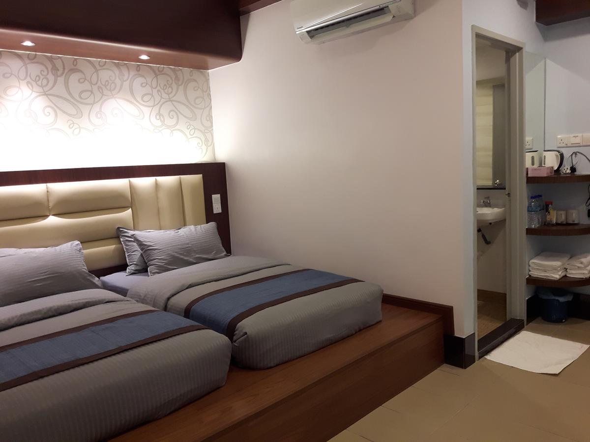 De Benz Inn Malacca Εξωτερικό φωτογραφία