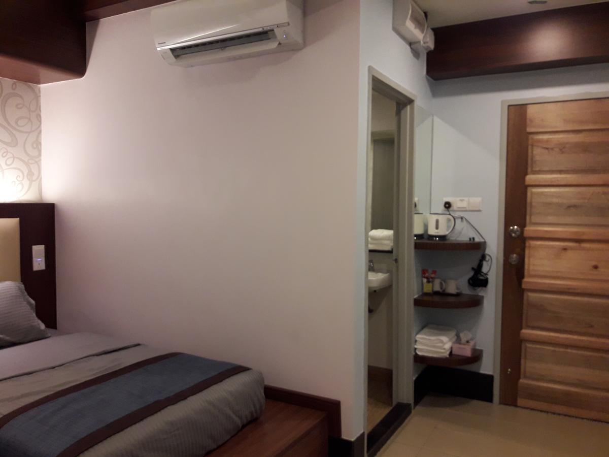 De Benz Inn Malacca Εξωτερικό φωτογραφία